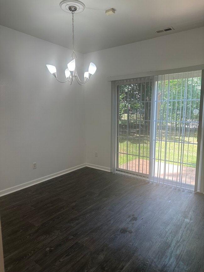 Building Photo - 5631 Seths Dr