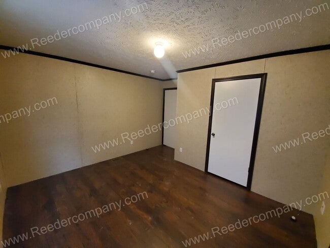 Building Photo - 3 bedroom house