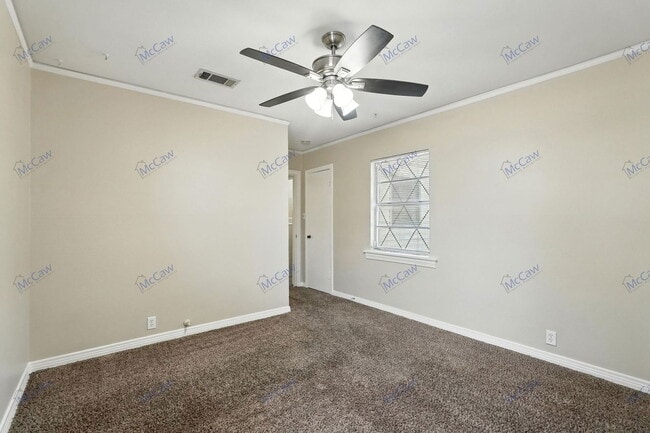 Building Photo - 1605 Maple Dr