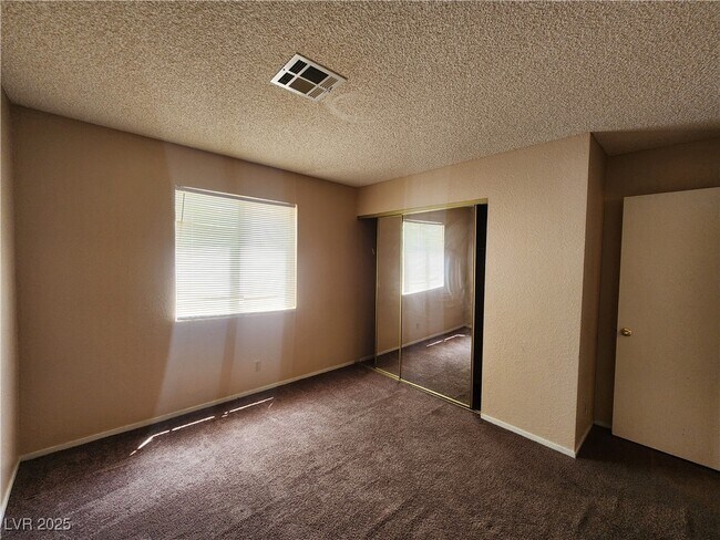 Building Photo - 1412 Oak Rock Dr