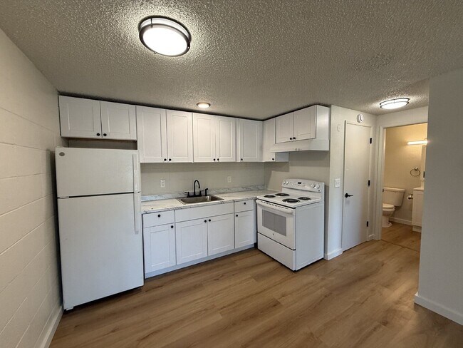 Building Photo - 1005 W 7th Ave