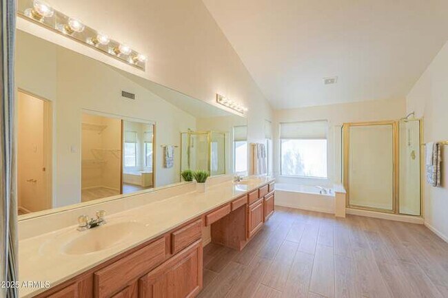 Building Photo - Stunning Cobble Creek II home with pool an...