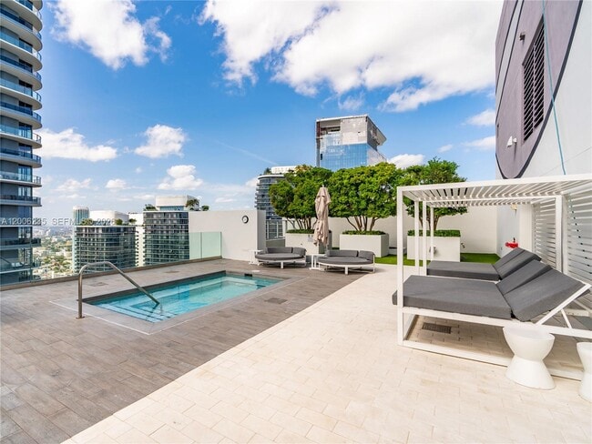 Building Photo - 1010 Brickell Ave