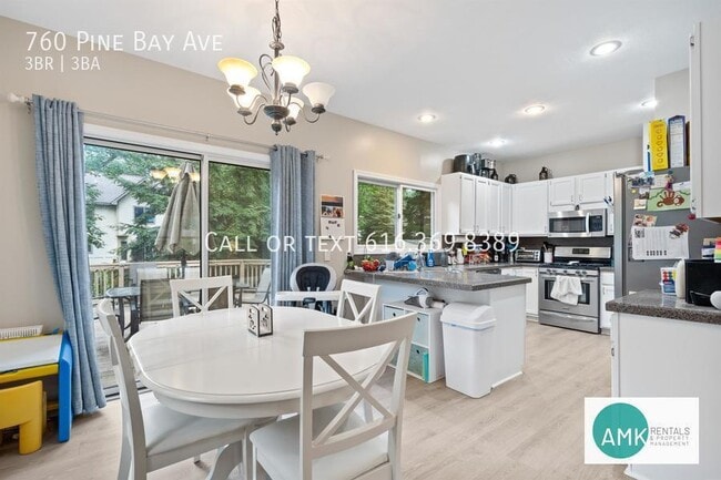 Building Photo - 760 Pine Bay Dr