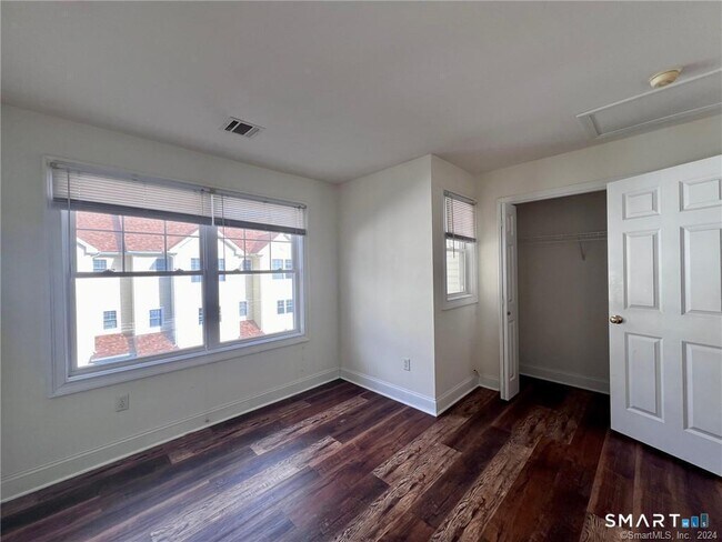 Building Photo - 527 W Thames St