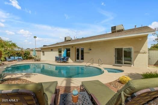 Building Photo - 6821 E Palm Ln