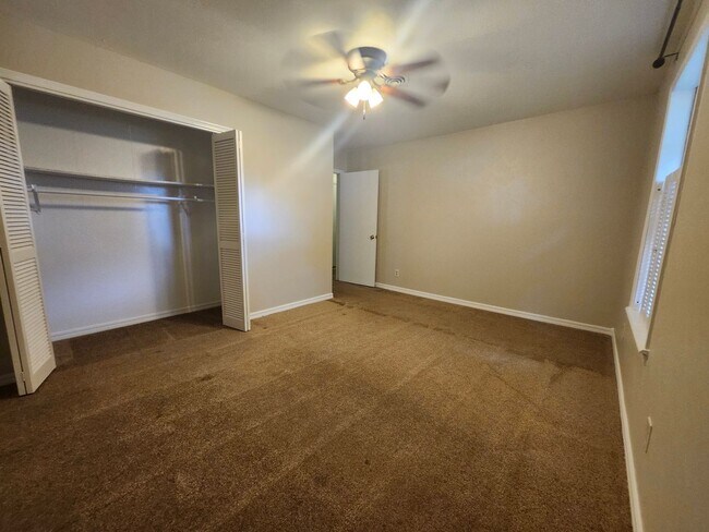 Building Photo - 1810 W 3rd Ct