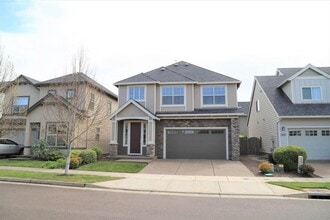 Building Photo - Nice 4bed/2.5 Bath Home, Gas Range