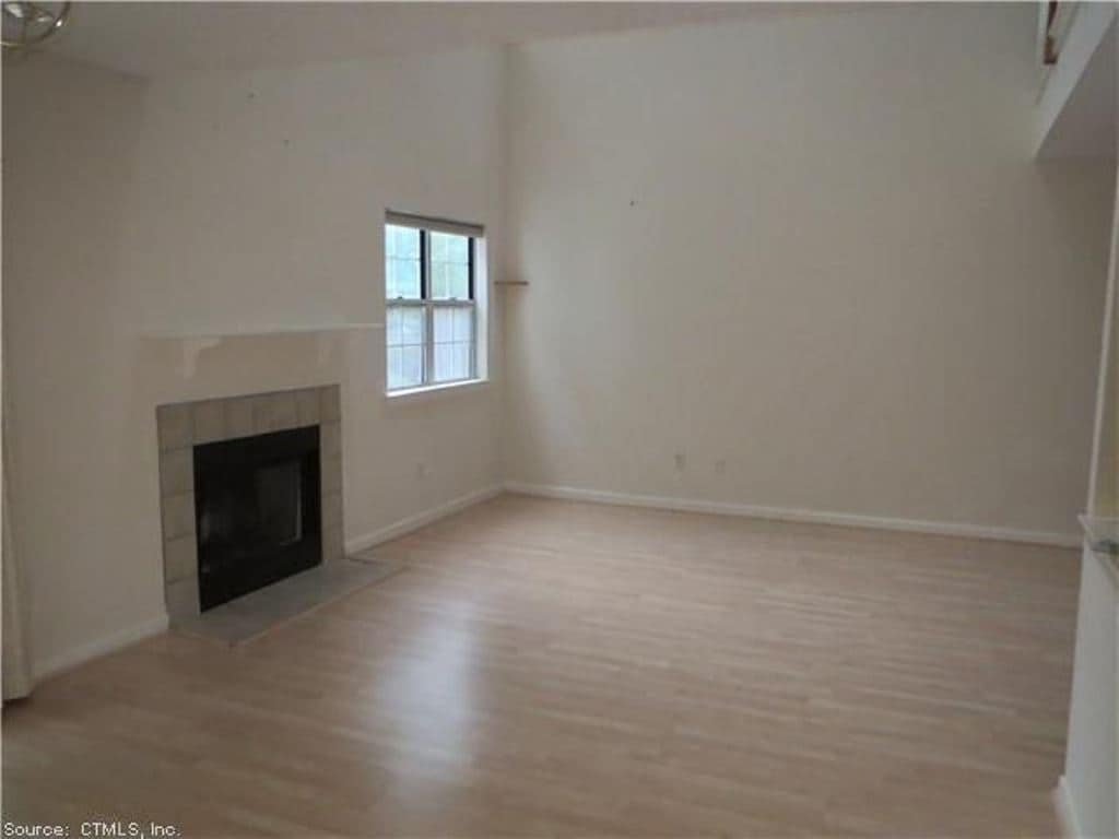 Building Photo - 105 The Mews