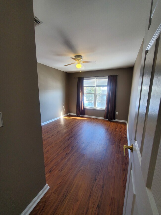 Building Photo - 20 Druid Ln