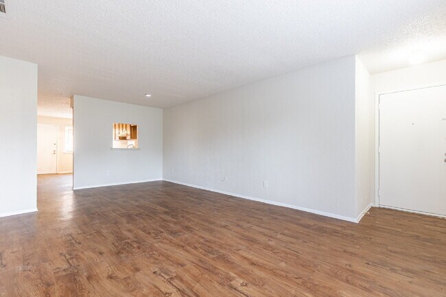 Building Photo - 323 W William Cannon Dr