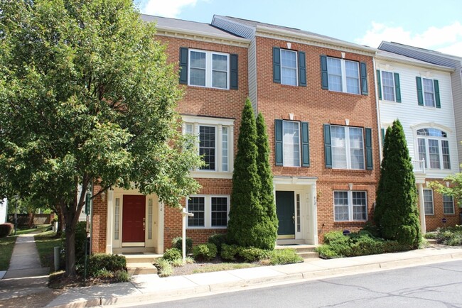 Primary Photo - Lovely 3 Bedroom 2.5 Bath Townhome with De...