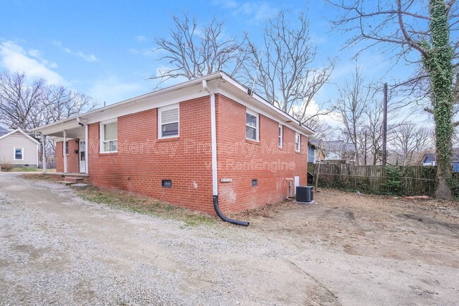 Building Photo - 208 E Geer St