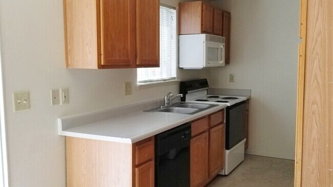 Building Photo - Town Home For Rent in Carson City