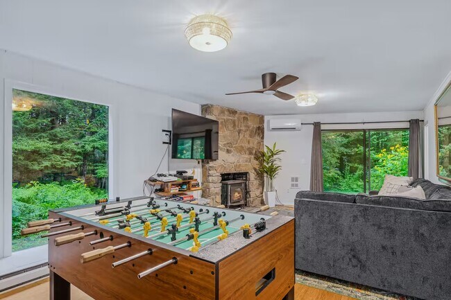 Building Photo - 2364 Willard Rd