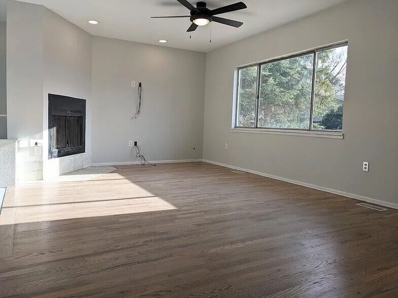 Living Room 4 - 5777 Tuckerman Ln