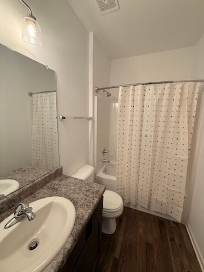 Building Photo - Stunning Modern Ranch for Rent near Lake F...