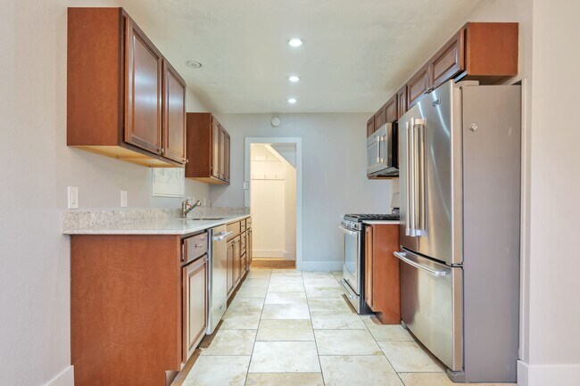 Building Photo - 4858 Viewmont St