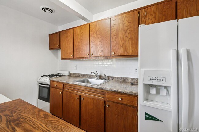 Building Photo - 4 Wyndover Woods Ln