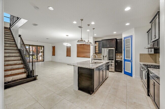 Building Photo - 4BR, 2.5BA home with resort style outdoor living!