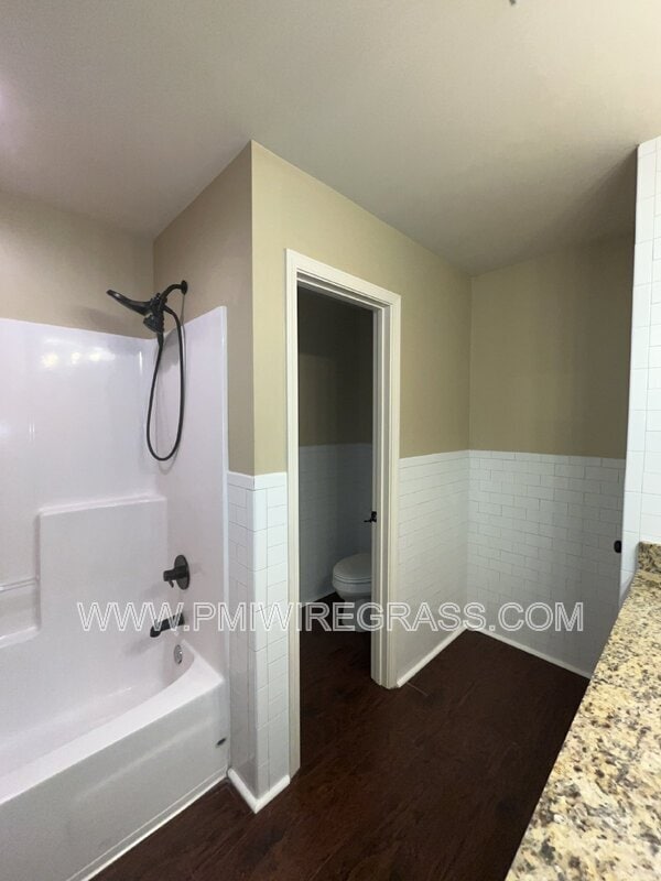 Building Photo - 229 Lace Dr
