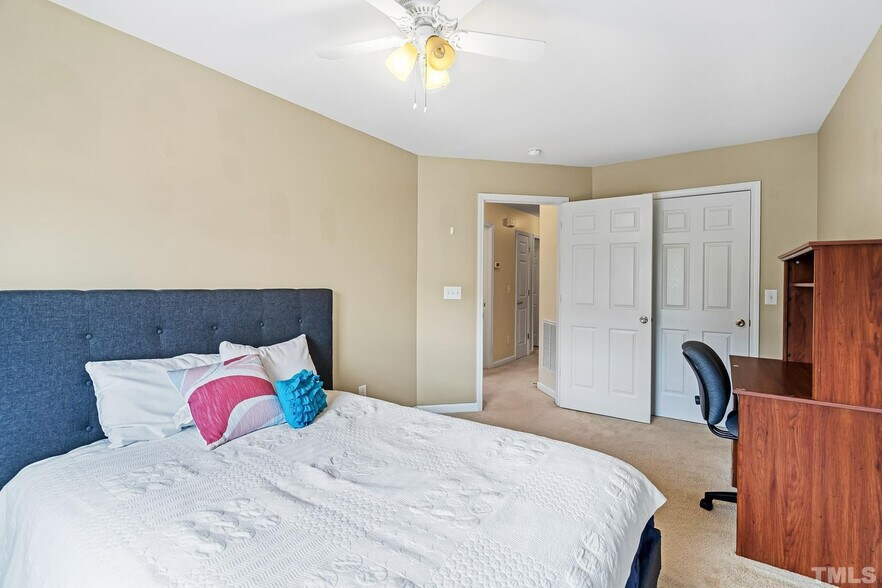 Building Photo - Room in Townhome on Ivory Run Way