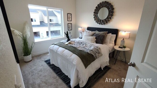Building Photo - 647 Rollins Aly