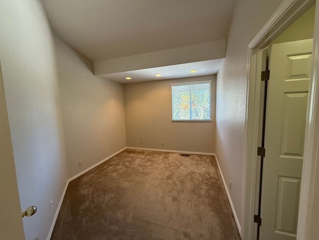 Building Photo - 4-bedroom plus a loft on a court in Escalon!