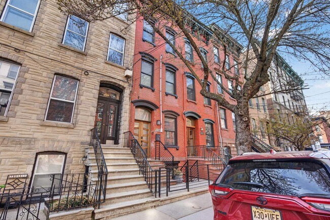 Building Photo - 926 Park Ave