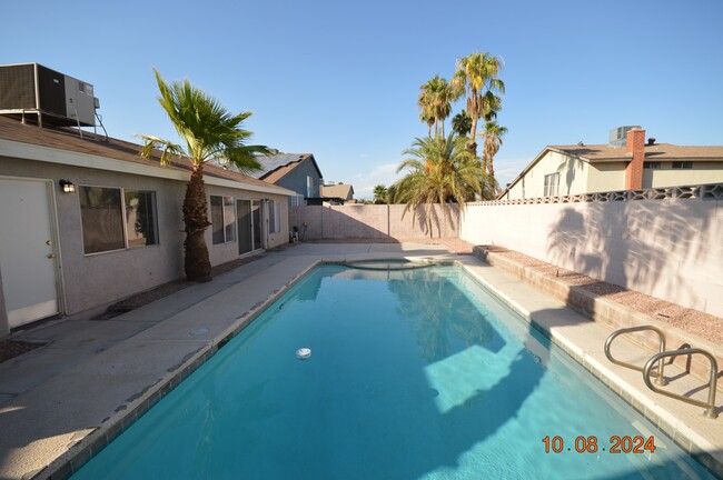 Building Photo - 4354 Thorndale Pl