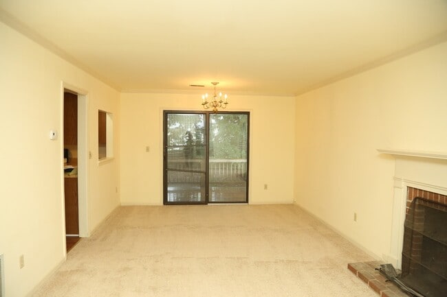 Building Photo - 380 Minor Ridge Rd