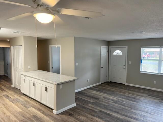 Building Photo - "Charming 3-Bedroom Home in Mary Esther!"