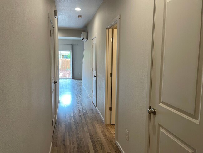 Building Photo - 3 Bedroom Townhome w/FULLY FENCED YARD & G...