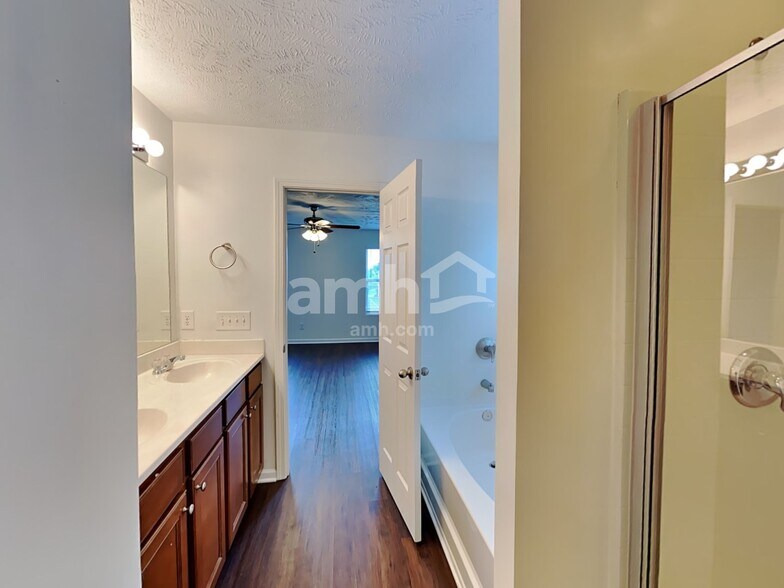 Building Photo - 1015 Patmore Ln