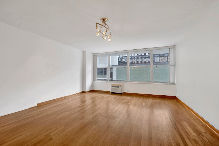 Building Photo - 129 E Bellevue Pl