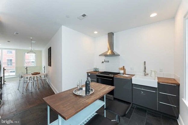 Building Photo - 1005 New Market St