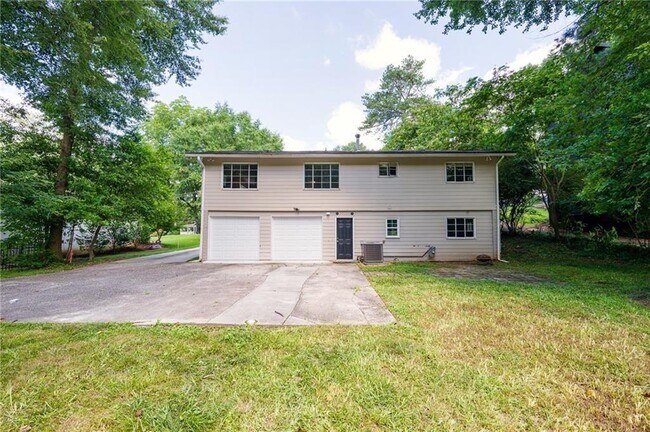 Building Photo - 4293 Rickenbacker Way NE