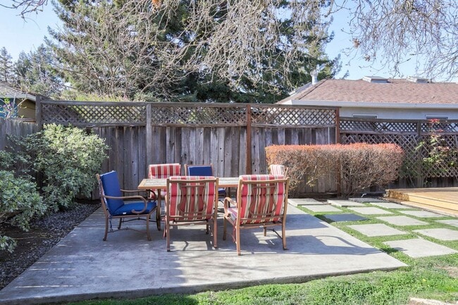 Building Photo - 3 Bed / 2 Bath Redwood City home with calming backyard oasis and a white picket fence. YouTube to...