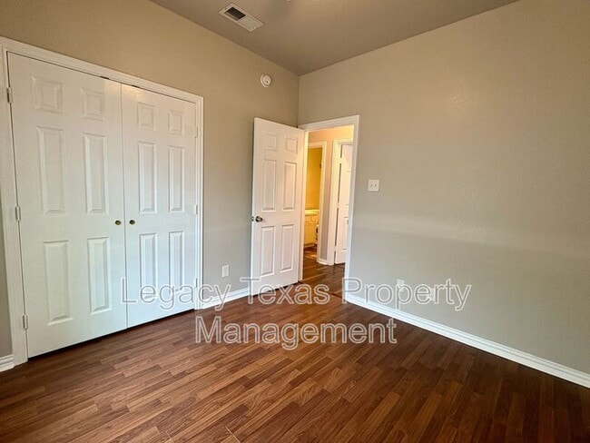 Building Photo - 1136 Alvarado St