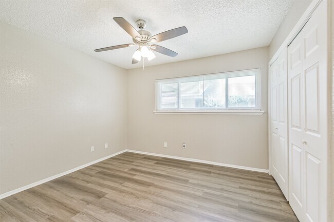 Building Photo - 5646 Birchmont Dr