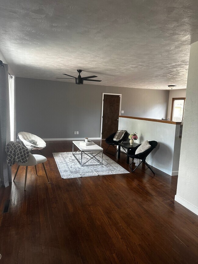 Building Photo - 1431 Northview Dr