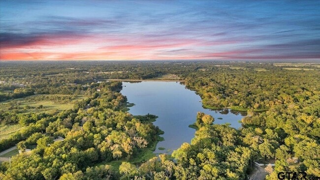 Building Photo - 409 Willow Dr