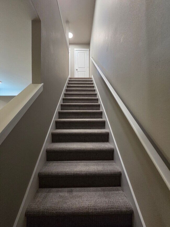 Building Photo - Brand new rental 3 bedroom 2.5 Bath in Centralia