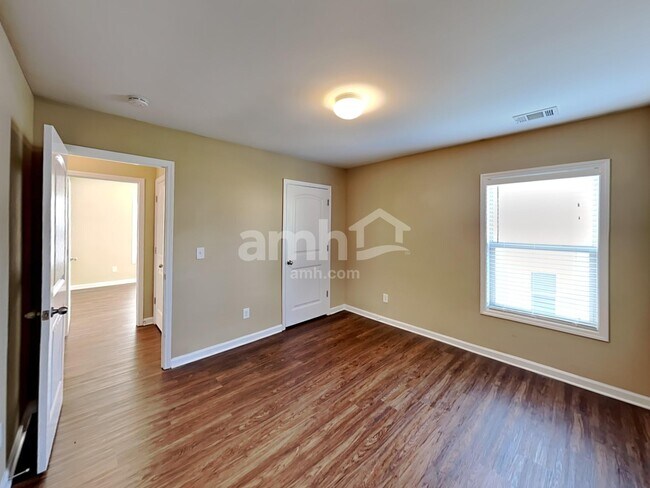 Building Photo - 5655 Livingston Ct