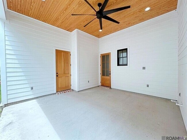 Building Photo - 3118 Pointe-Marie Dr