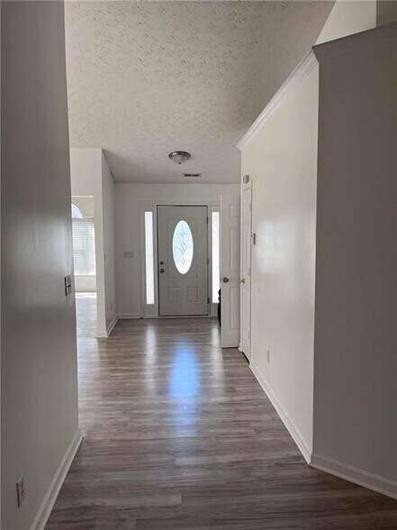 Building Photo - 2400 Miller Oaks Cir