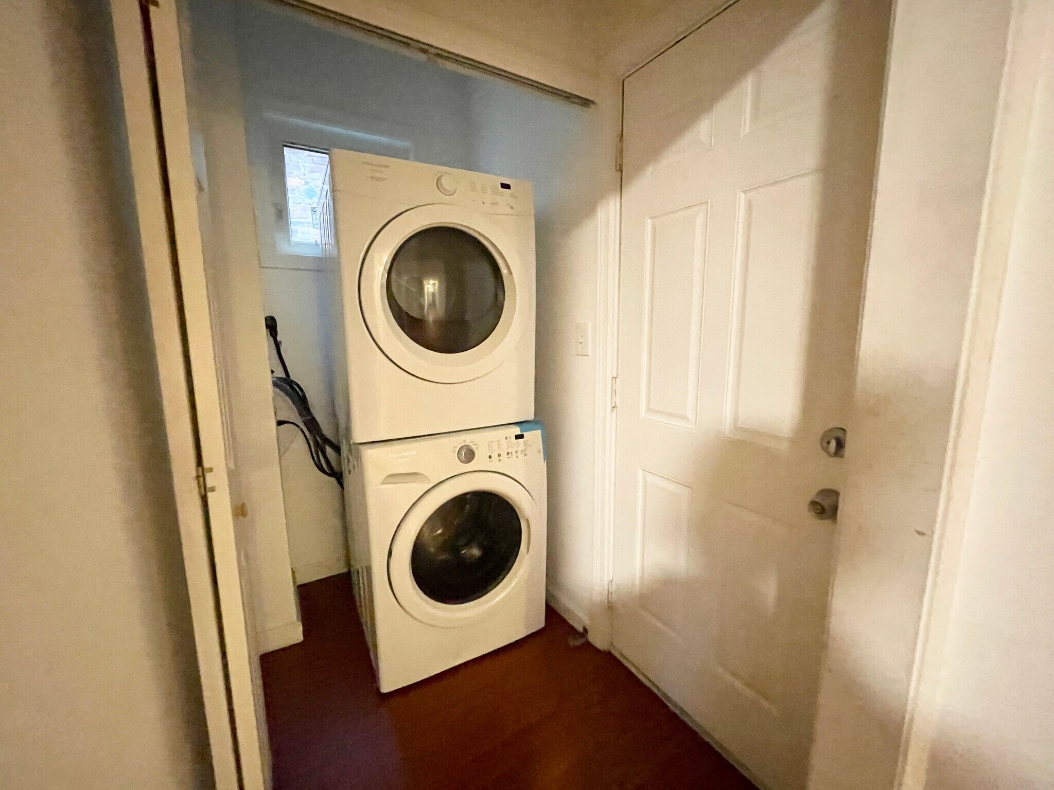 Building Photo - 93 Hillside St