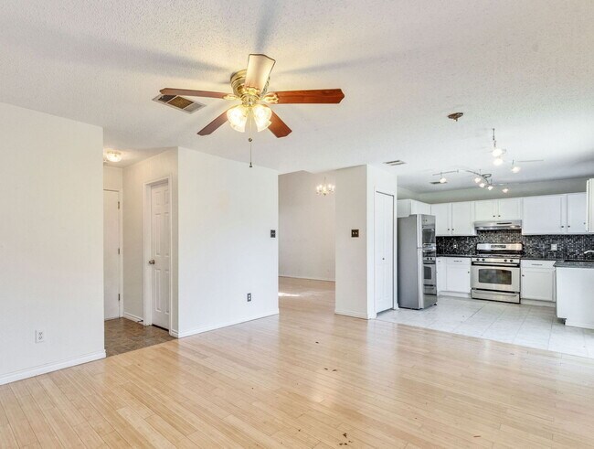 Building Photo - 3600 Cheyenne St