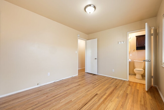 Building Photo - 4202 Dakota Dr