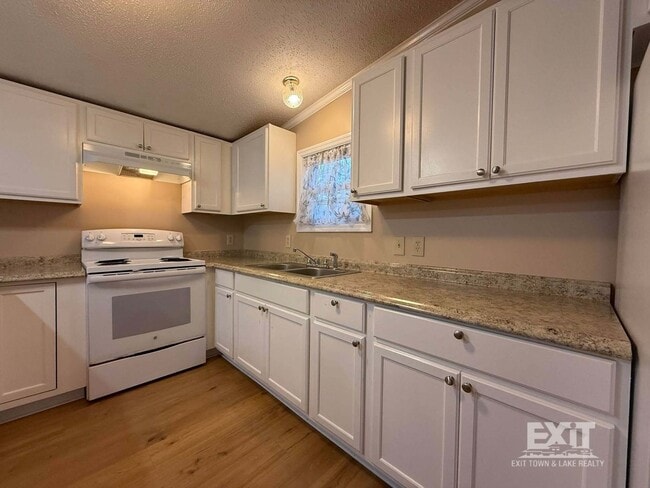 Building Photo - 3 Bedroom, 2 Bathroom Home in a Beautiful Country Setting